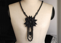 โสด Strand Corsage ดอกไม้สีดำผ้าเครื่องประดับ Handcrafted ผู้หญิง Necklacesfor