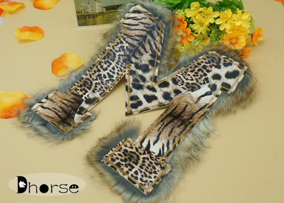 ตัวอักษร M สีน้ำตาลเสือดาวพิมพ์ลูกปัด Trim Applique สำหรับเสื้อผ้า